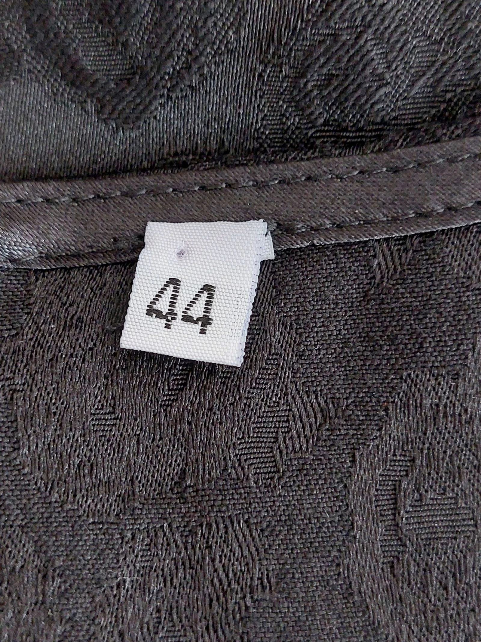 Vestido preto pequeno com tecido luxuoso em relevo - 44 – photo 5